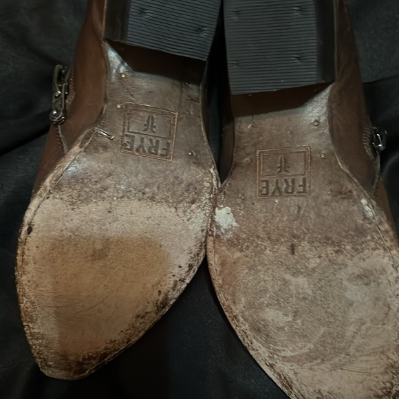 FRYE Women's "Sacha" Brown Ankle Pointed Toe Boots with Zippers Size 71/2 B - Picture 4 of 7